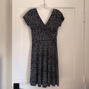 NWT Elegant Navy and White Patterned Dress
Versitle work casual or date
